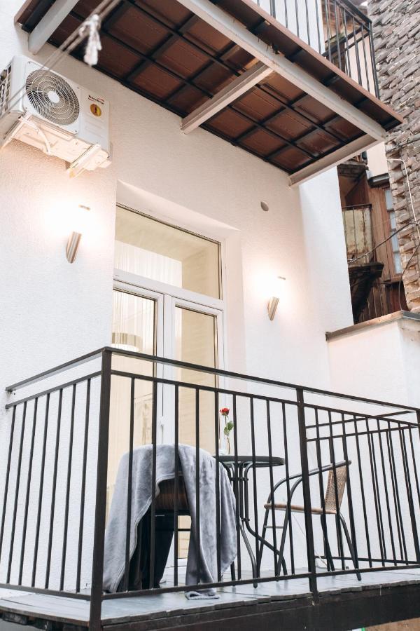 Apartment On Mosyazhna Street 4 利沃夫 外观 照片